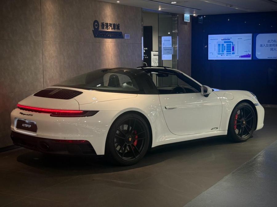 911 992 TARGA 4 GTS - Image 2
